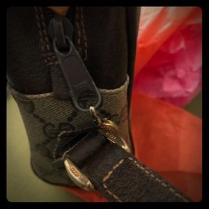 Vintage Signature Gucci Crossbody purse